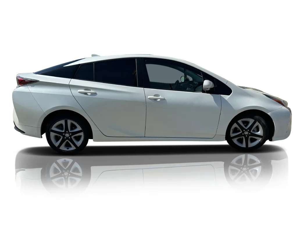 Background Replacement after photo manipulation example
